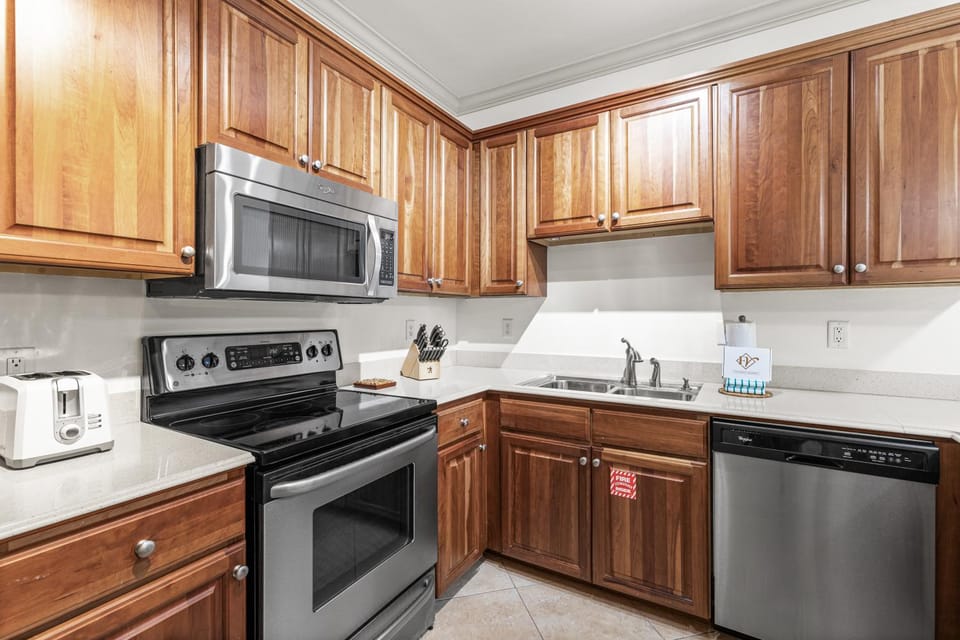 Three Pools, Steps to Beach, Dining and Shopping! House in South Walton County