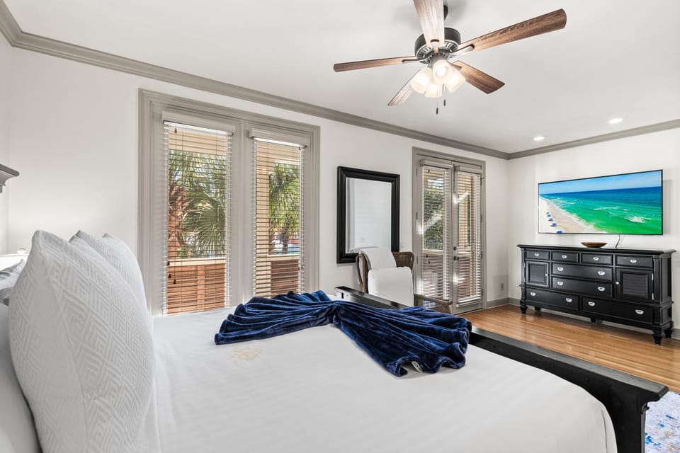 Three Pools, Steps to Beach, Dining and Shopping! House in South Walton County