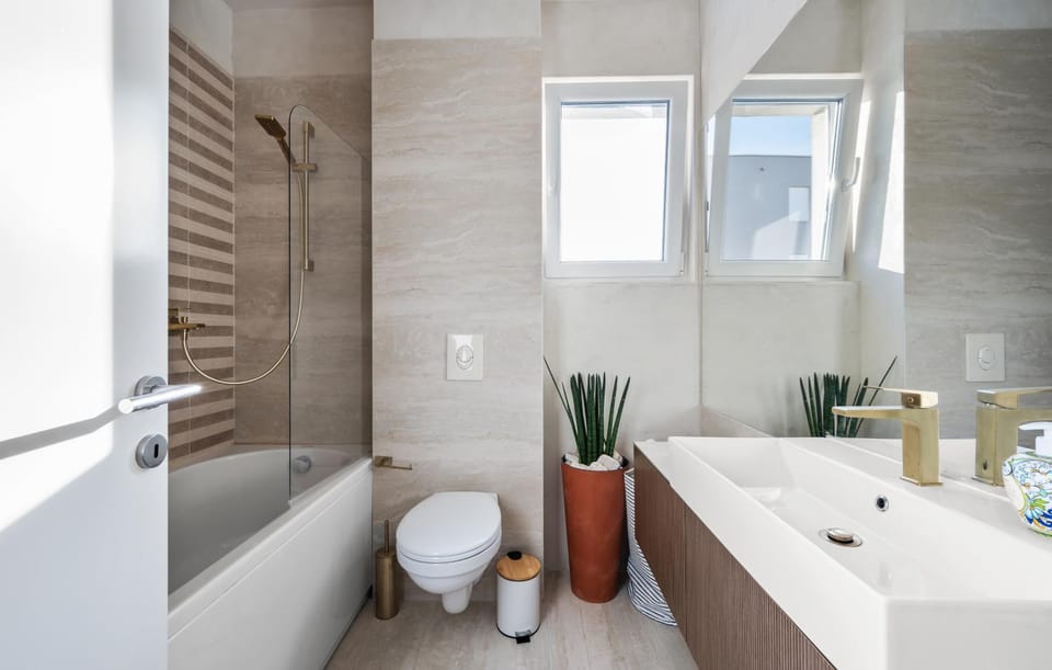 Bathroom, Bath, towels