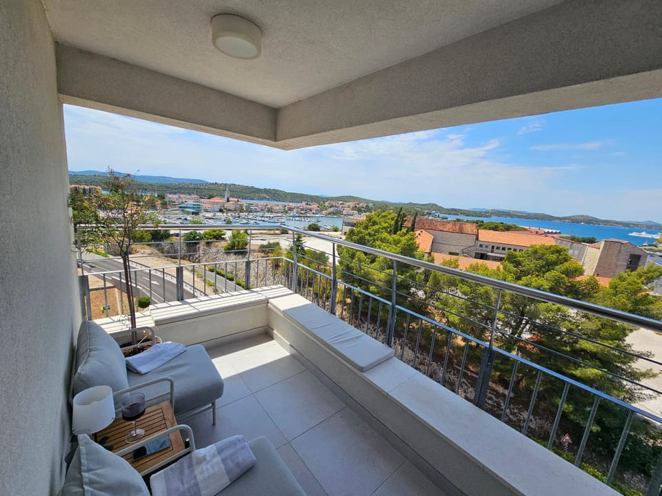 Day, Natural landscape, Balcony/Terrace, Seating area, Sea view