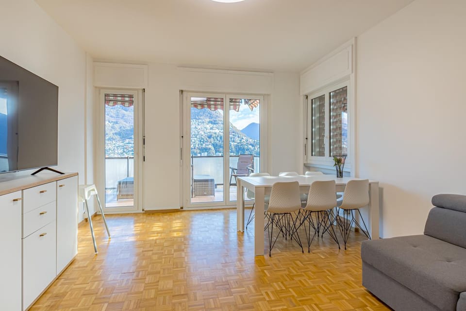 TV and multimedia, Living room, Dining area