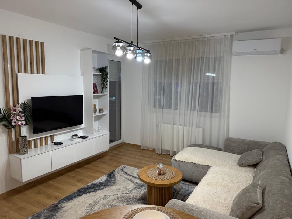 Communal lounge/ TV room, TV and multimedia, air conditioner