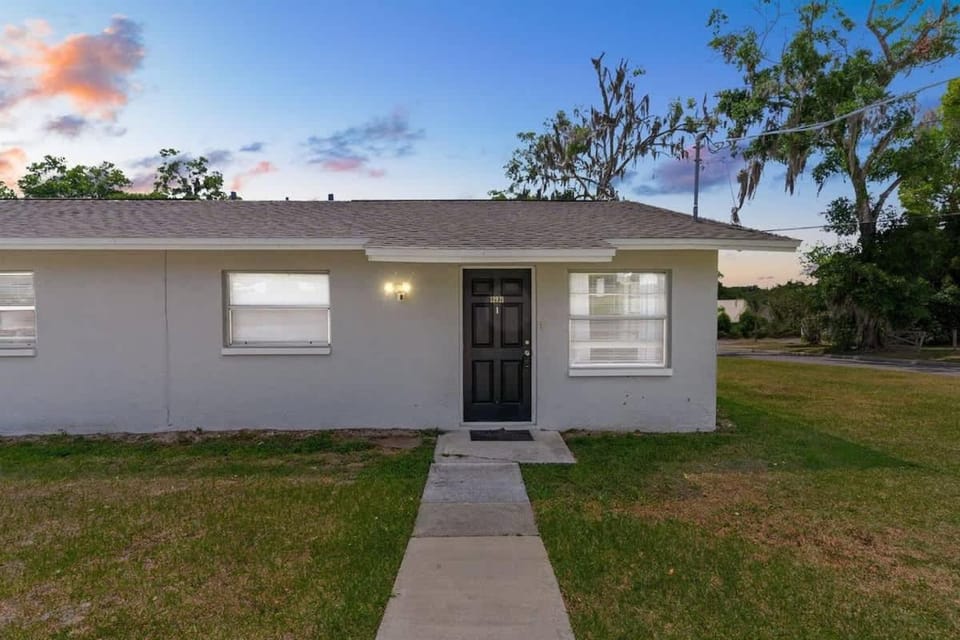 Cozy 2 Bedroom home, Dade City! #1 House in Dade City