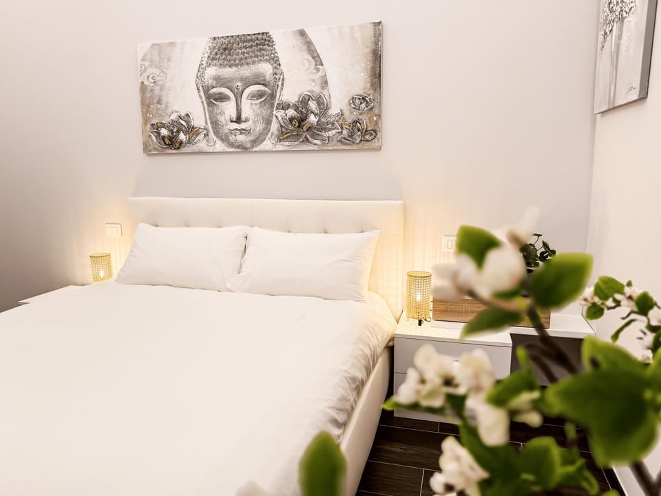 Bed, Decorative detail, Bedroom