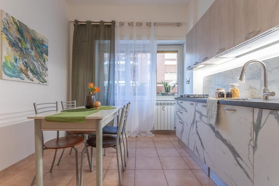 Property building, Kitchen or kitchenette, Dining area, stove