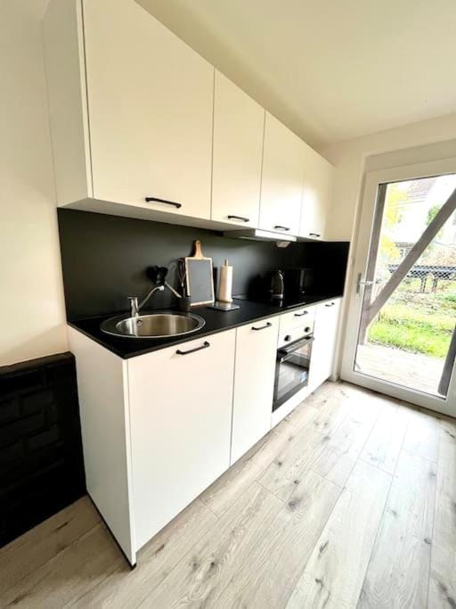 Kitchen or kitchenette, dishwasher, stove