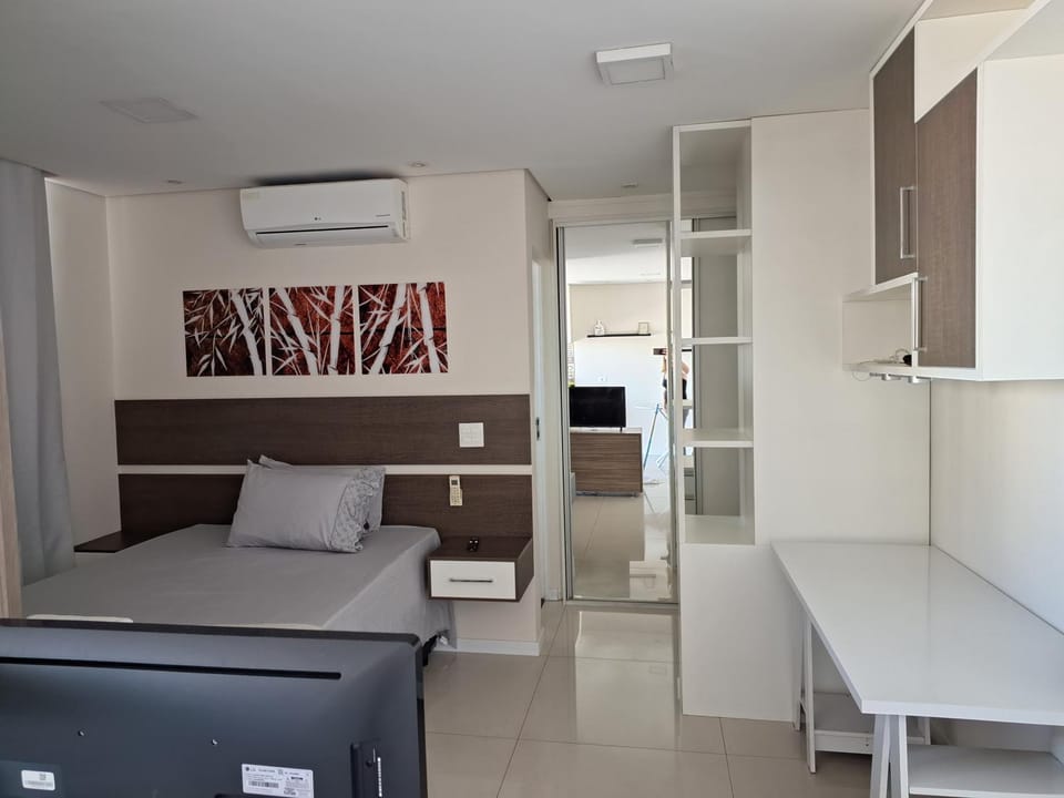 Bed, TV and multimedia, Photo of the whole room, air conditioner