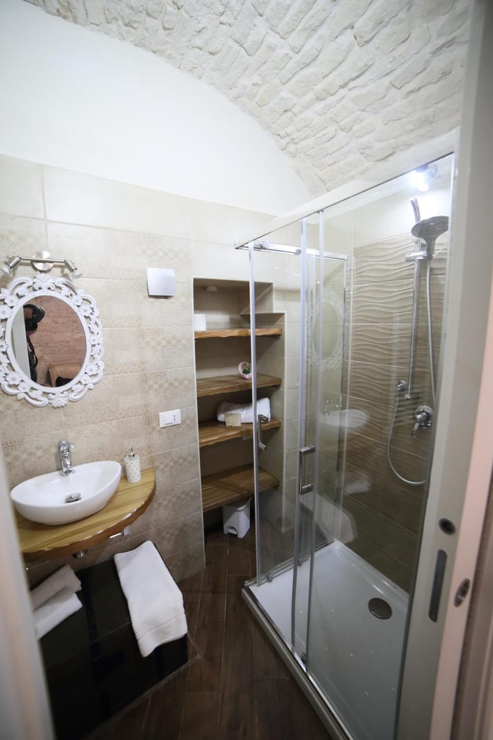 Shower, Toilet, Bathroom, towels