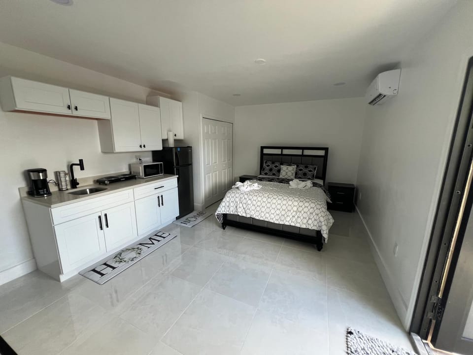 Luxury Stay Near Hard Rock Stadium Apartment in Miami Gardens