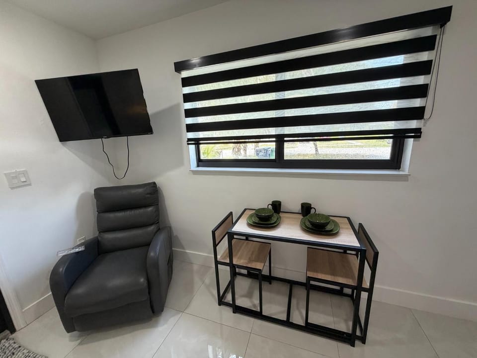 Luxury Stay Near Hard Rock Stadium Apartment in Miami Gardens