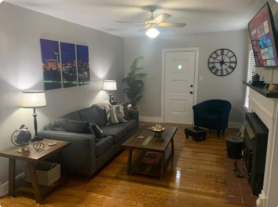 Communal lounge/ TV room