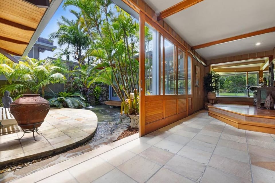 Fuller Holidays -Ocean House - Beachfront Suffolk Park House in New South Wales