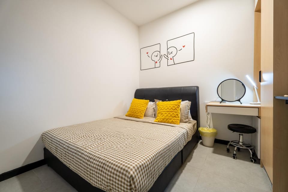 Photo of the whole room, Bedroom, hair dresser