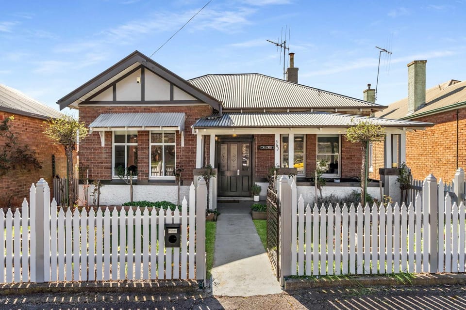 Incredible Location 2 Bed CBD Dream House in Orange