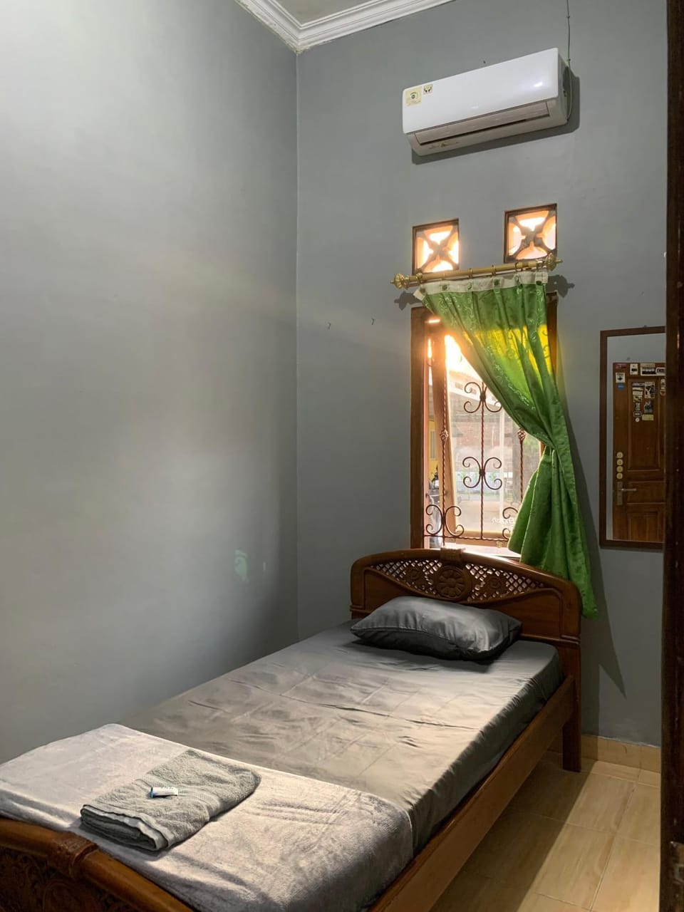 Bedroom, air conditioner