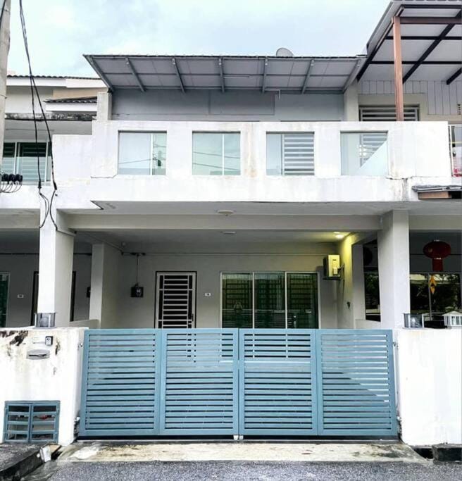 CozyHouse 4ROOM 3BATH ROOM 10PAX```SimpangAmpatTasek House in Penang