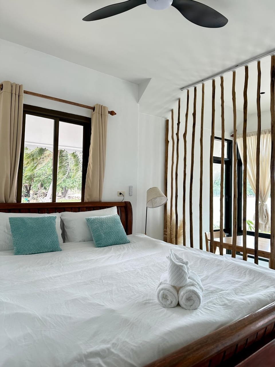 Bed, Photo of the whole room, Bedroom, towels