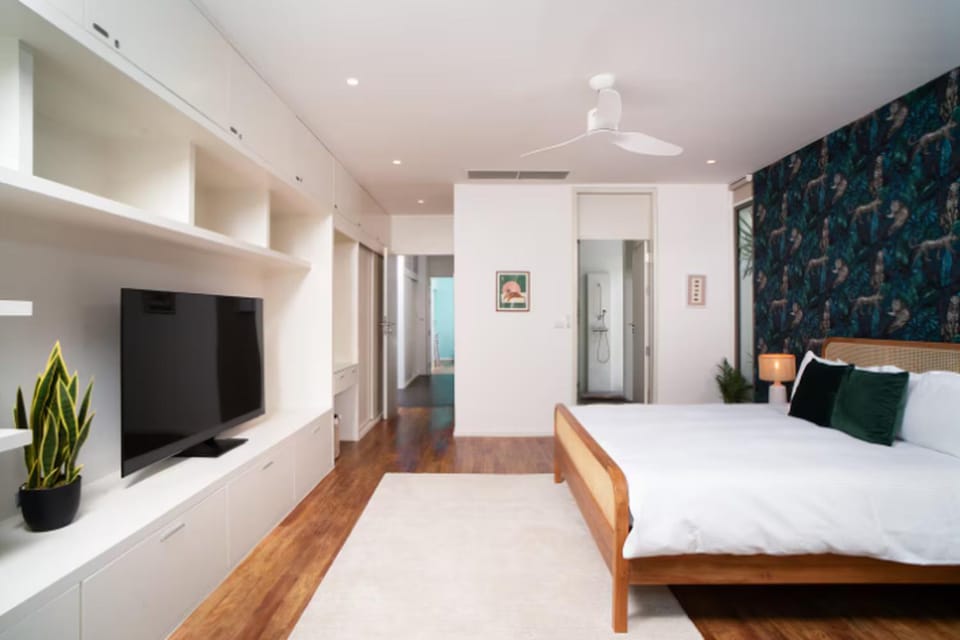Bed, Bedroom