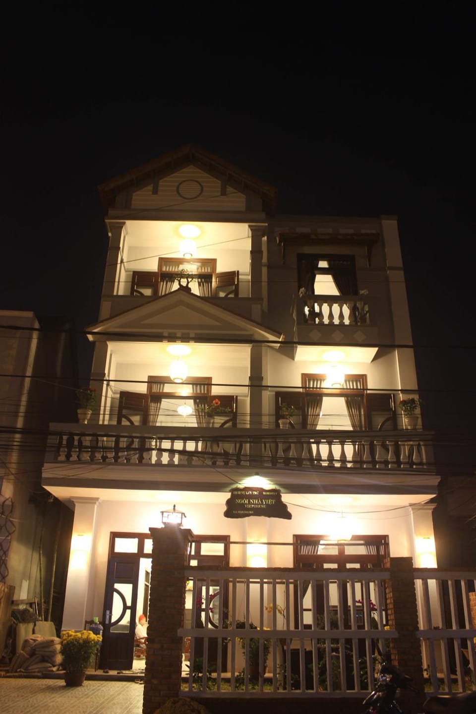 Facade/entrance