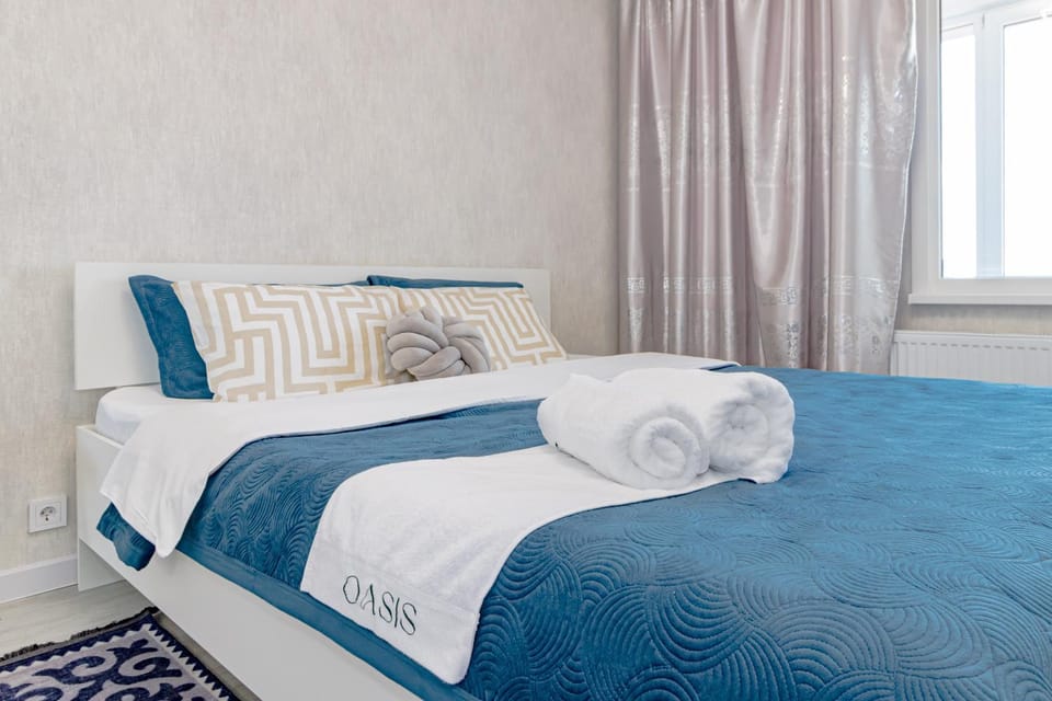 Bed, Photo of the whole room, Bedroom, towels