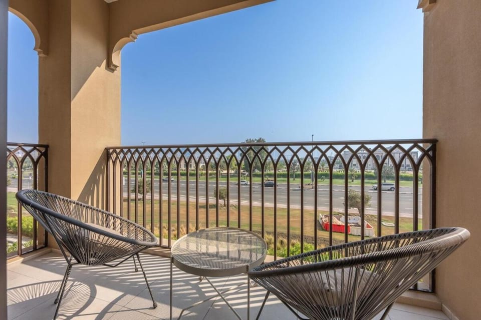 Free housekeeping visits during your stay - StayShort - Warm and Earthy 1-Bedroom Apartment Perfect for Family in Madinat Jumeirah Living! Apartment in Dubai
