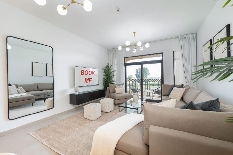 Free housekeeping visits during your stay - StayShort - Warm and Earthy 1-Bedroom Apartment Perfect for Family in Madinat Jumeirah Living! Apartment in Dubai