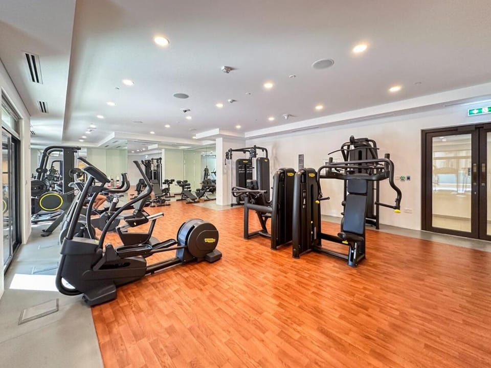Free housekeeping visits during your stay - StayShort - Warm and Earthy 1-Bedroom Apartment Perfect for Family in Madinat Jumeirah Living! Apartment in Dubai