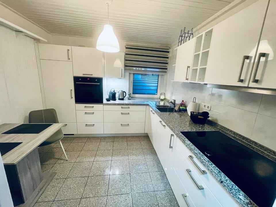 Kitchen or kitchenette, Dining area, oven, stove
