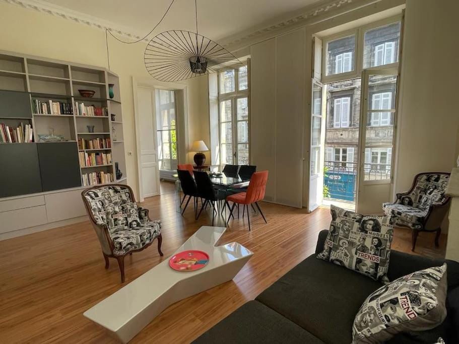 Library, TV and multimedia, Living room, Seating area, Dining area