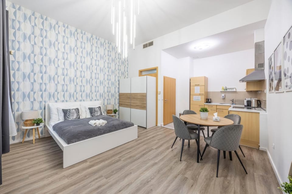 Bed, Kitchen or kitchenette, Living room, Photo of the whole room, Seating area, Dining area, Bedroom