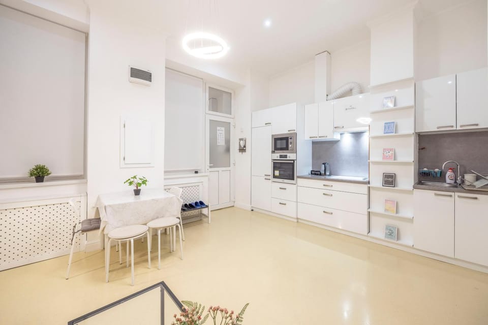 Deluxe & Cozy 3Bedroom Suites next to the Fashion St Apartment in Budapest