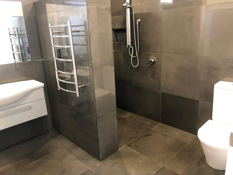 Shower, Toilet, Bathroom, towels