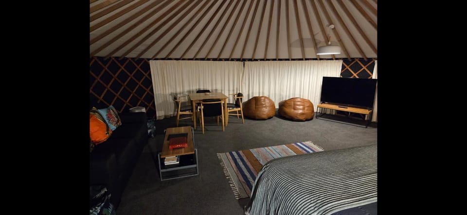 the hole in the rock yurt Luxury tent in West Coast