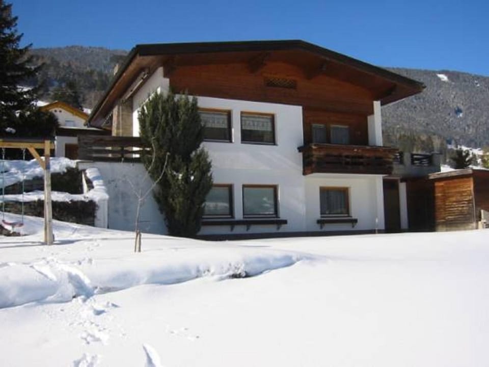 Facade/entrance, Winter