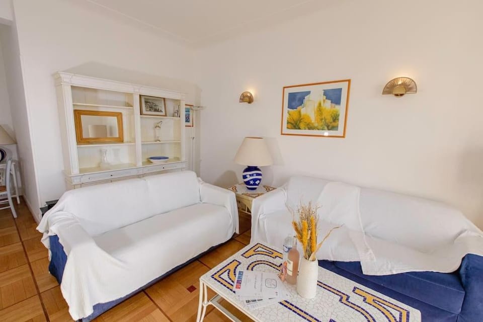 Magnifique appartement vue mer Mont Borron Apartment in Nice