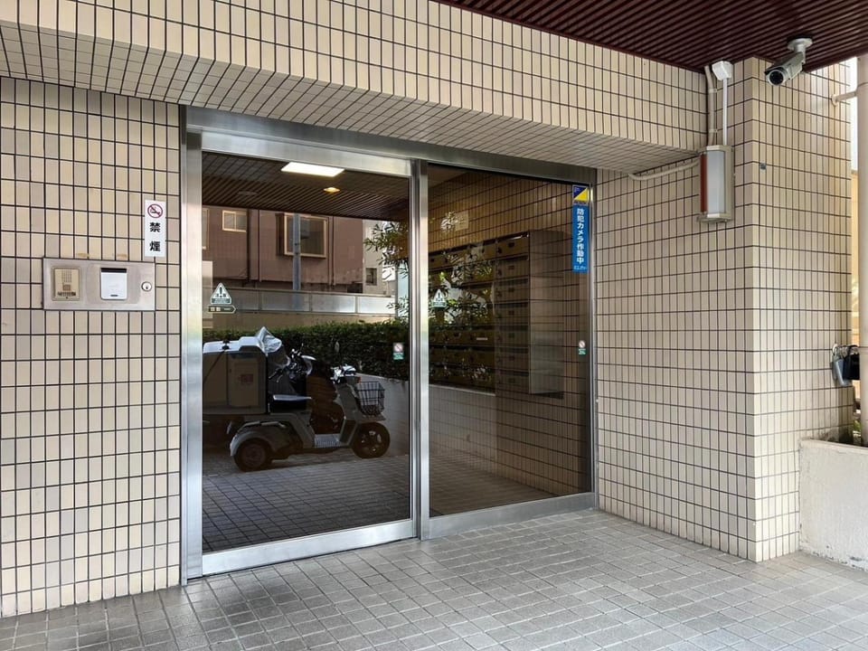 Facade/entrance