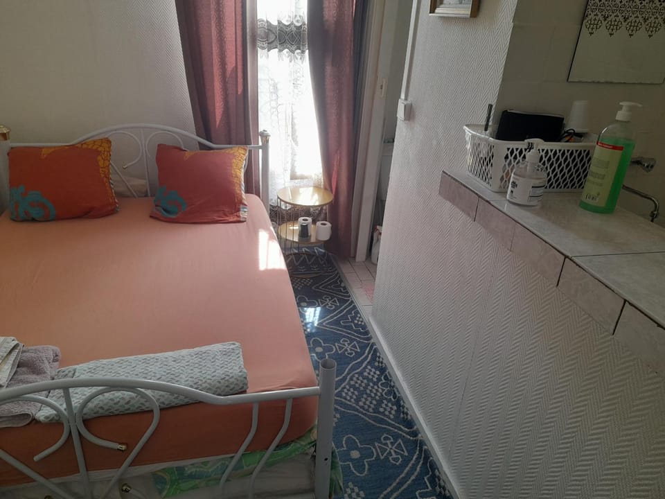 Studio abir Capsule hotel in Saint-Denis, France