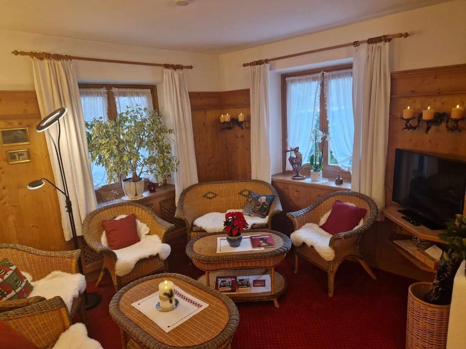 Pension Alpenrose Bed and Breakfast in Kitzbuhel