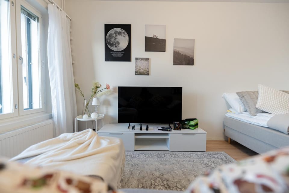 Bed, TV and multimedia, Living room, Photo of the whole room, Bedroom