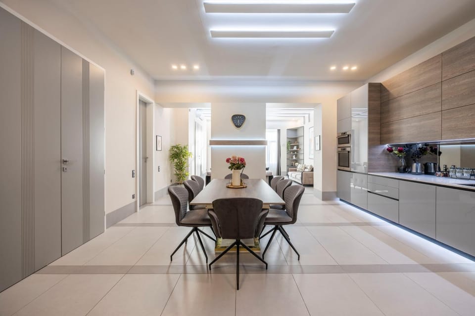 Kitchen or kitchenette, Living room, Seating area, Dining area
