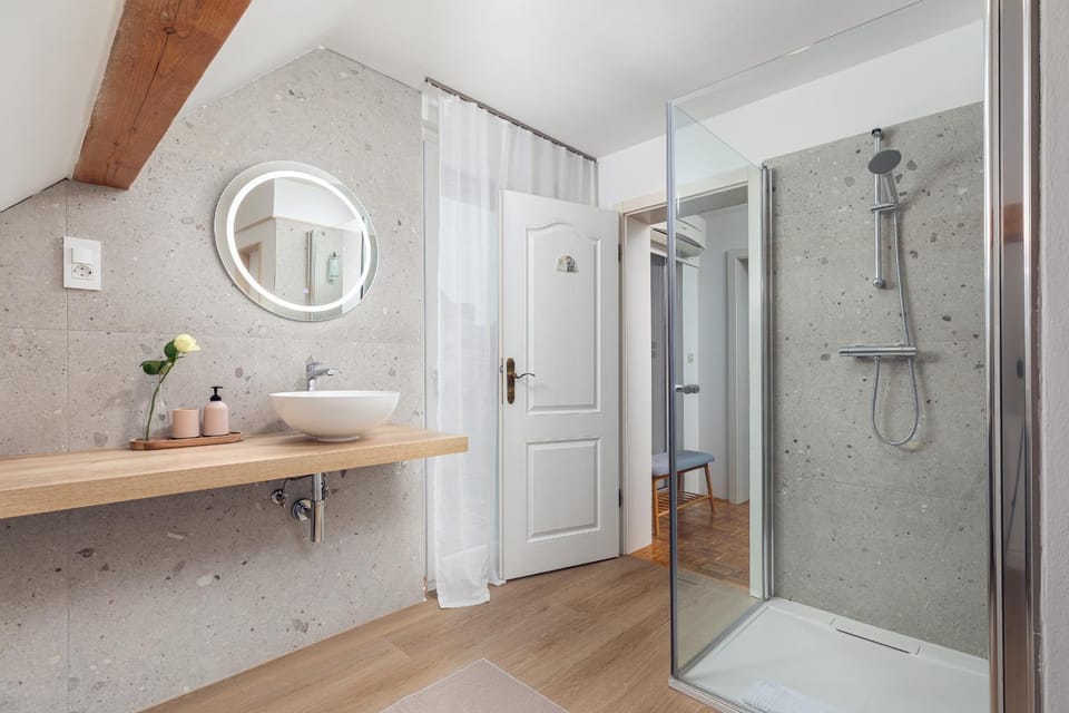 Shower, Bathroom, towels