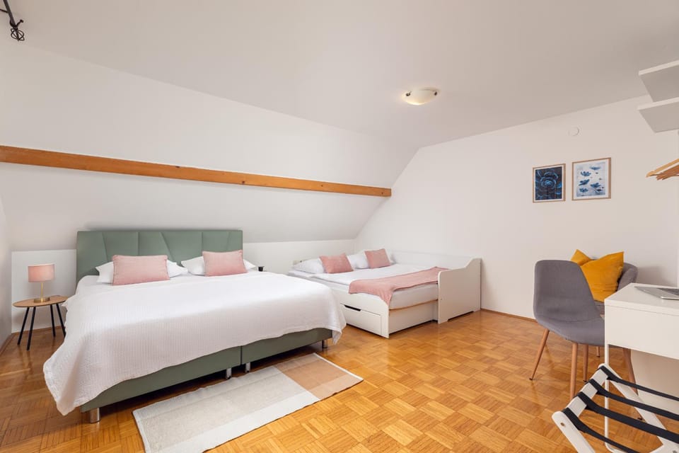 Bed, Photo of the whole room, Seating area, Bedroom