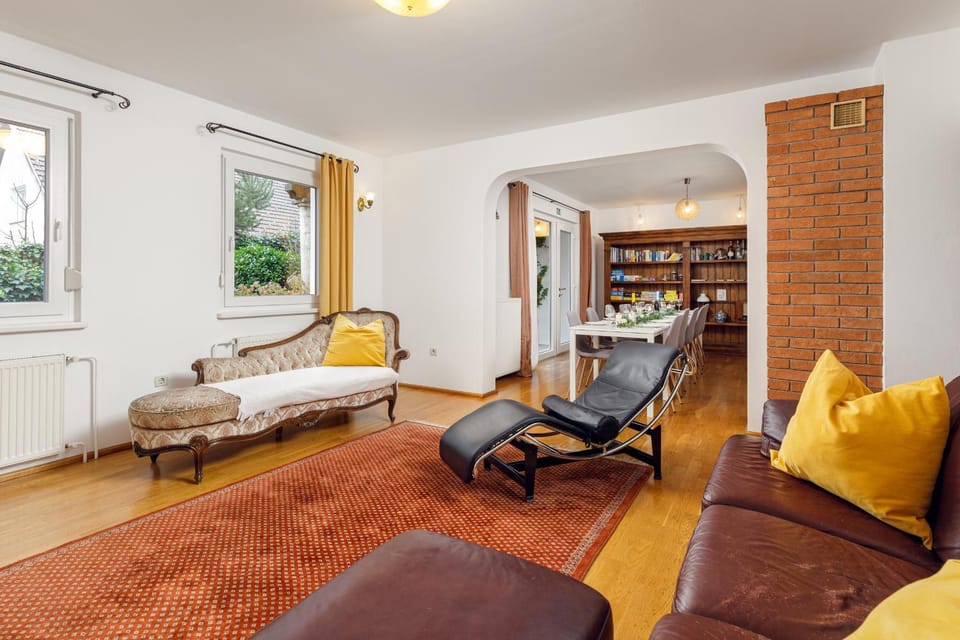 Library, Living room, Seating area