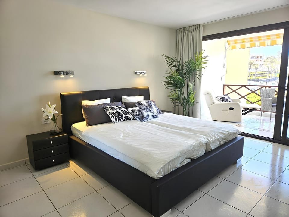 Bed, View (from property/room), Photo of the whole room, Bedroom