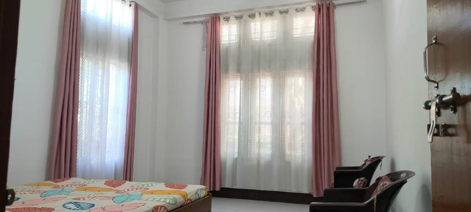 Living room, Photo of the whole room, Bedroom
