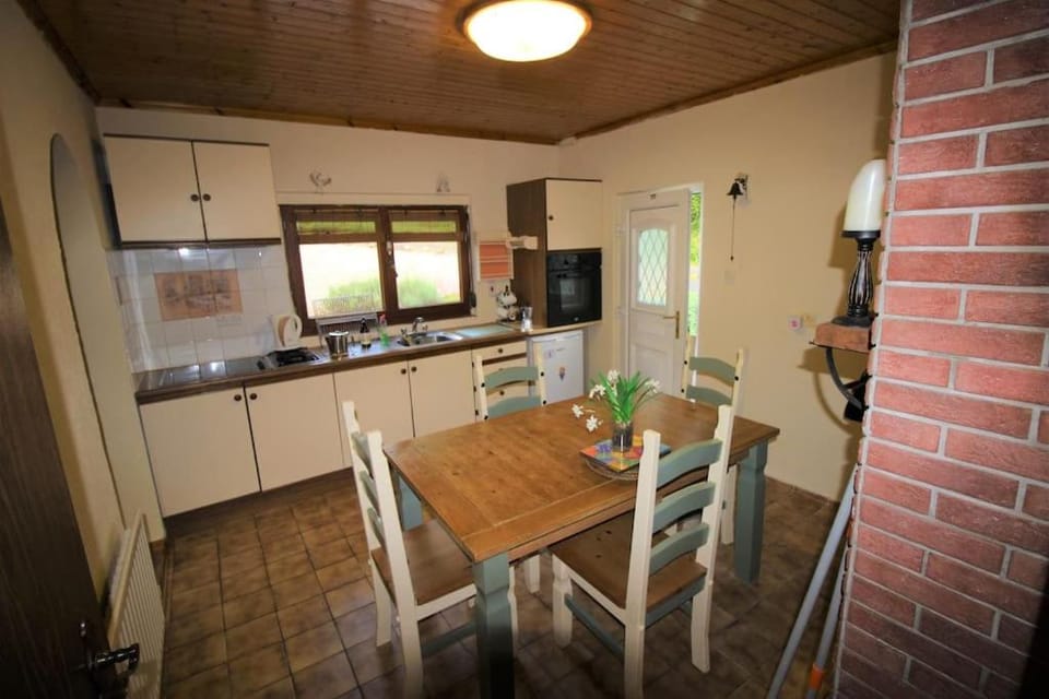 LAKESIDE COTTAGE - Familiy, Golfing & Fishing House in Ireland