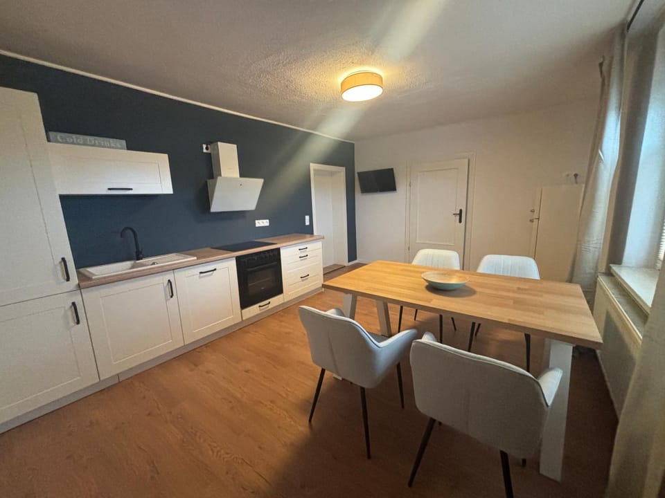 Kitchen or kitchenette, Dining area, dishwasher, stove