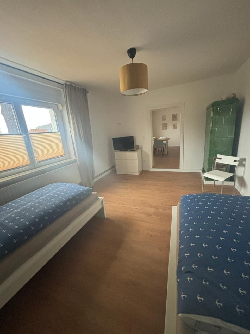 Bed, TV and multimedia, Photo of the whole room, Bedroom
