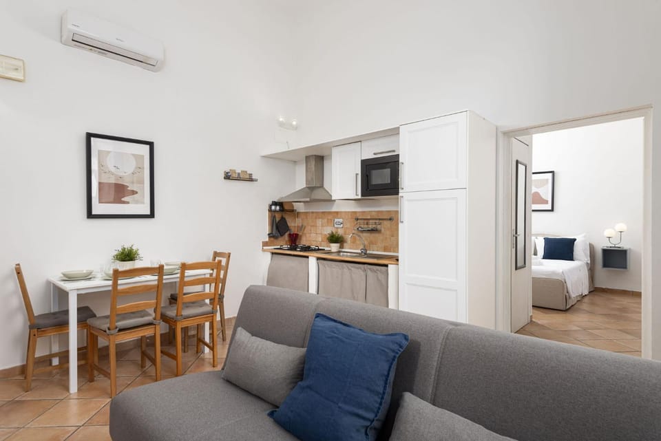 TV and multimedia, Kitchen or kitchenette, Living room, Seating area, Dining area, stove, air conditioner