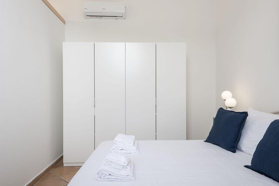 Bed, Photo of the whole room, Bedroom, towels, wardrobe, air conditioner